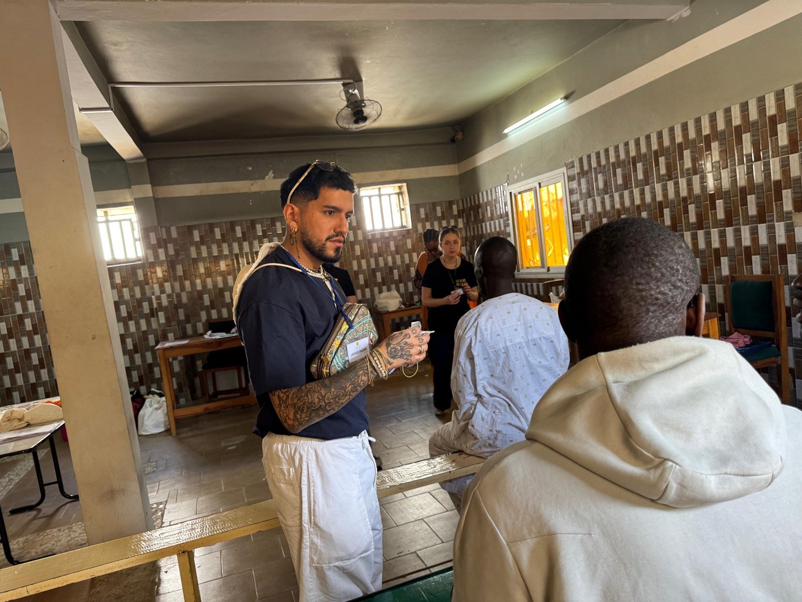 Distribution de lunettes aux personnes détenues à l'intérieur de la maison d'arrêt