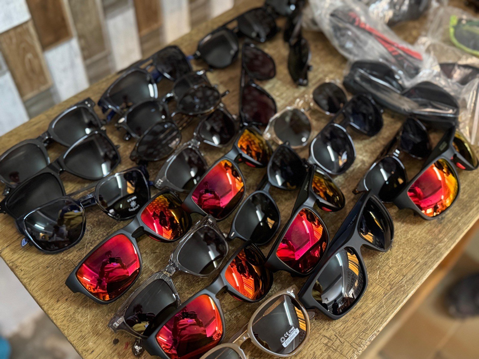 Lunettes de soleil neuves prêtes à être distribuées